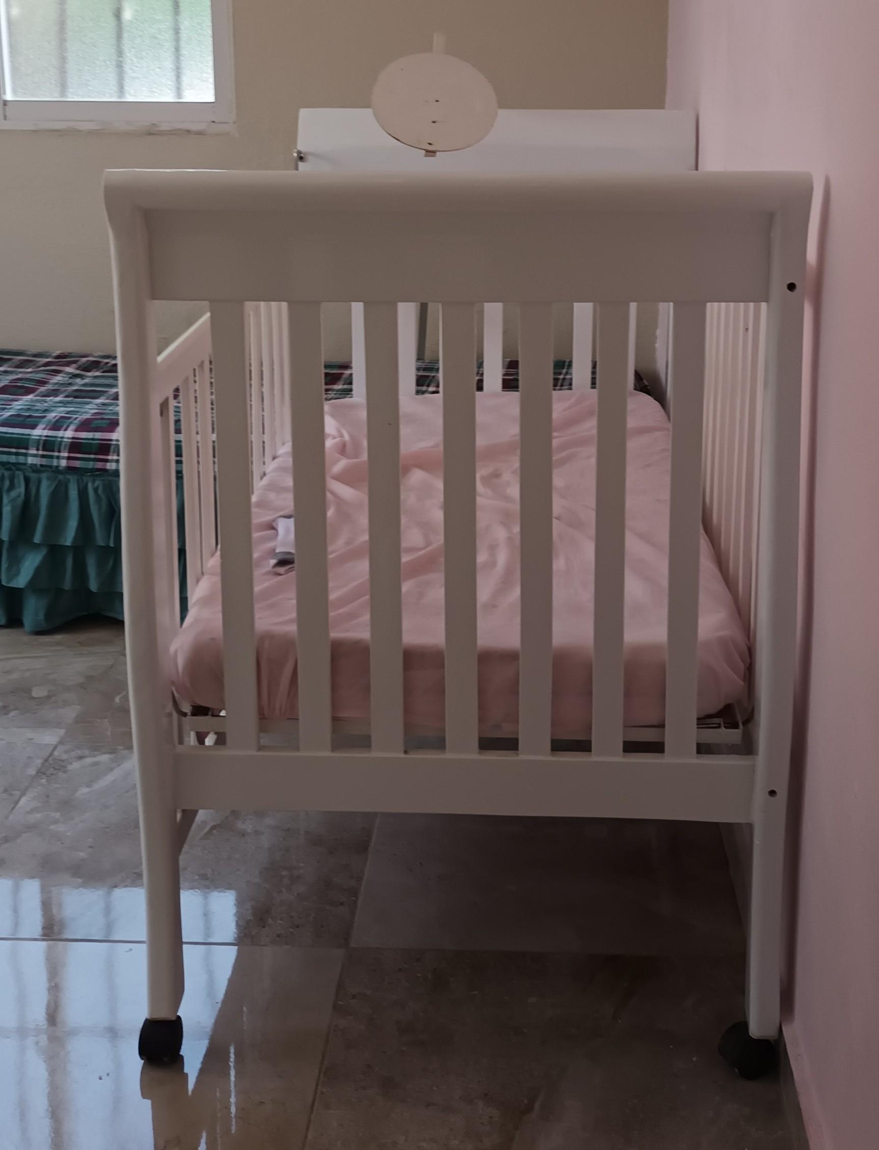 Cuna blanca en buenas condiciones  en Santo Domingo Este Foto 7277884-2.jpg