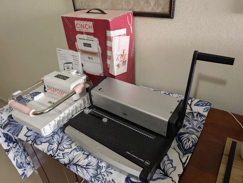 Vendo equipos y materiales para la elaboración de agendas y libretas - Foto 7278316-2.jpg