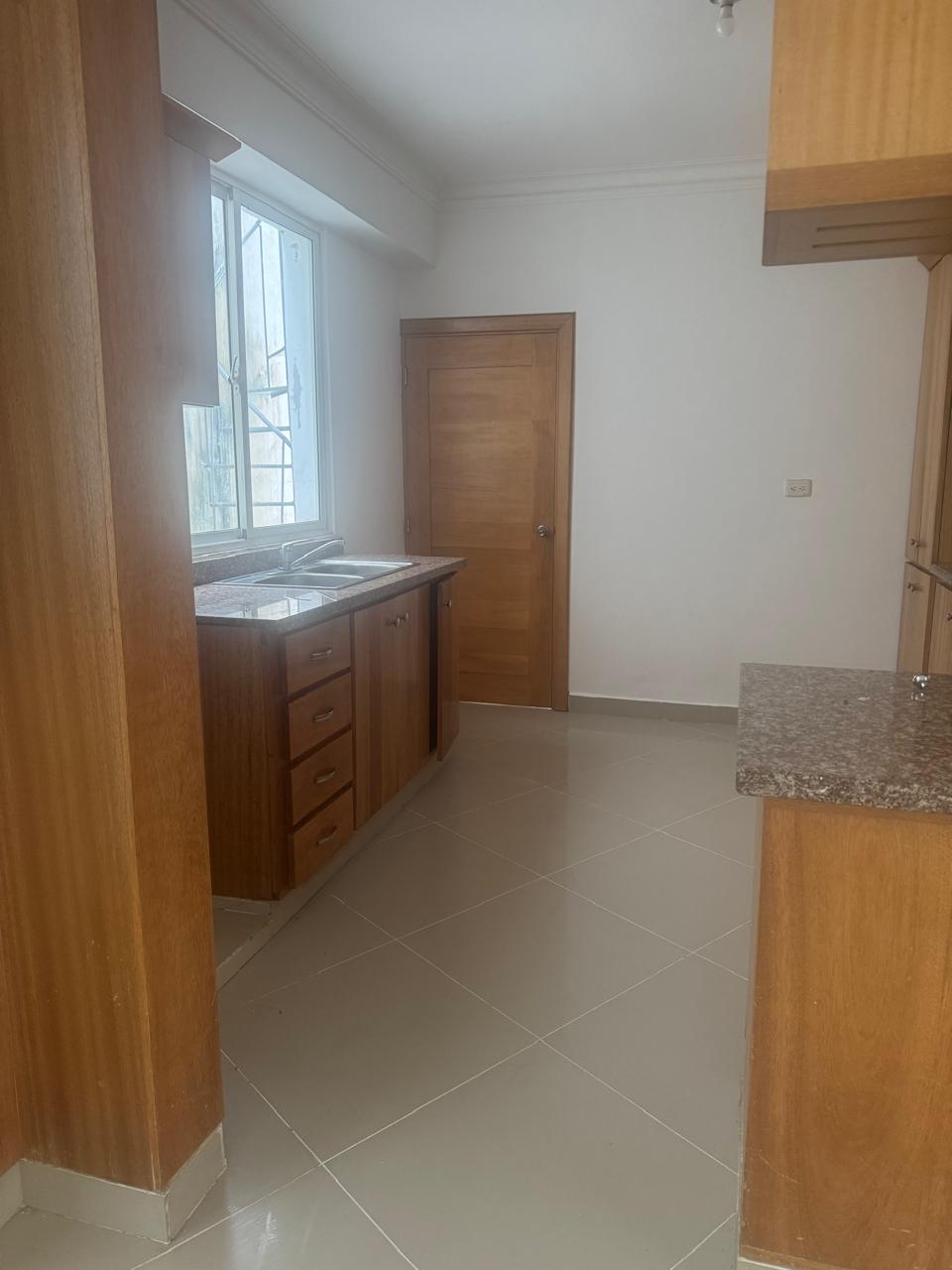 apartamento en alqiuiler de 3 habitaciones por el condado Foto 7278852-3.jpg