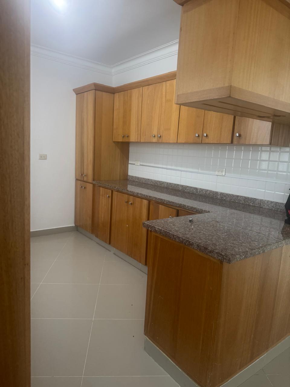 apartamento en alqiuiler de 3 habitaciones por el condado Foto 7278852-4.jpg
