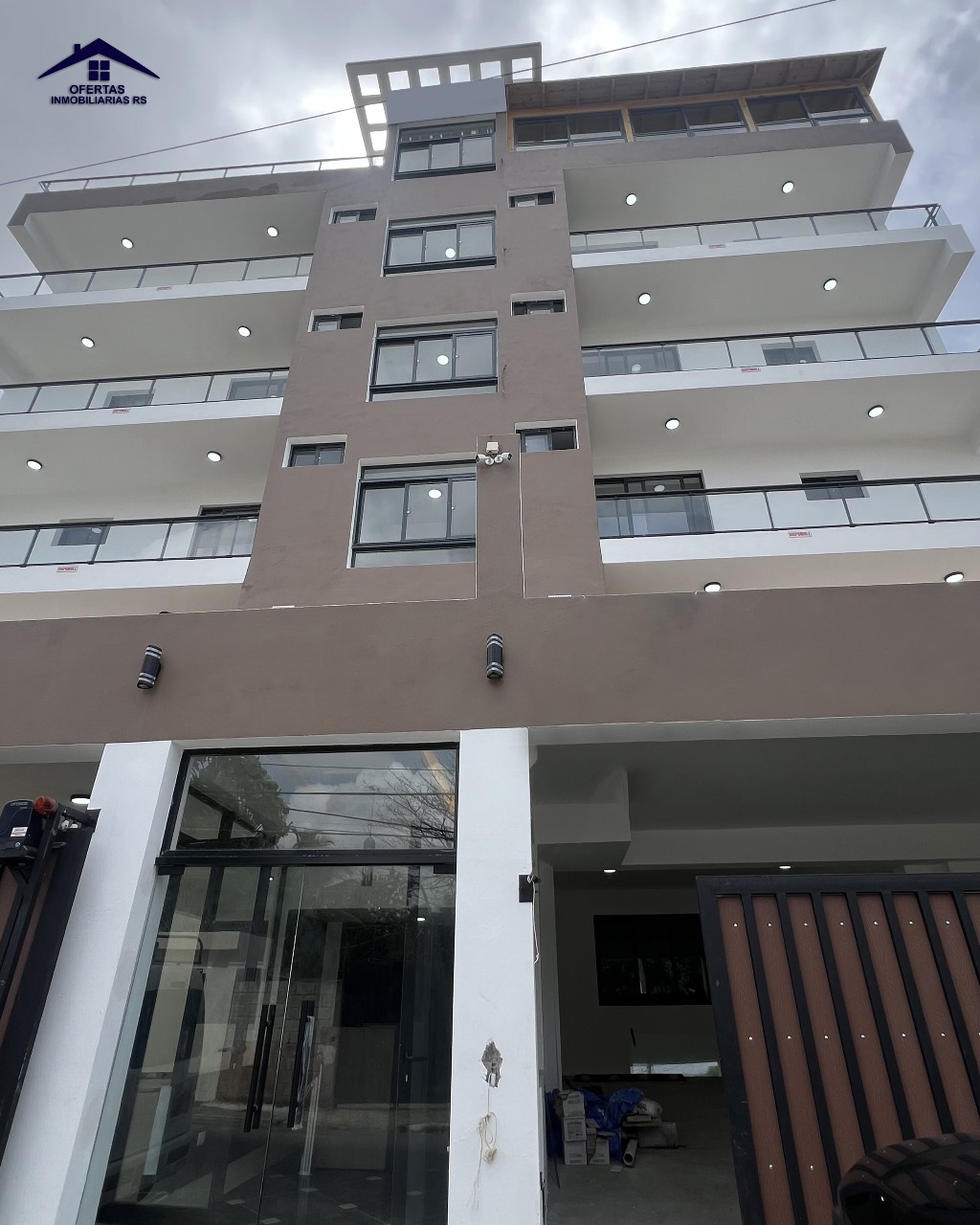Se venden apartamentos en Torre Moderna en Tropical del Este Foto 7279161-12.jpg