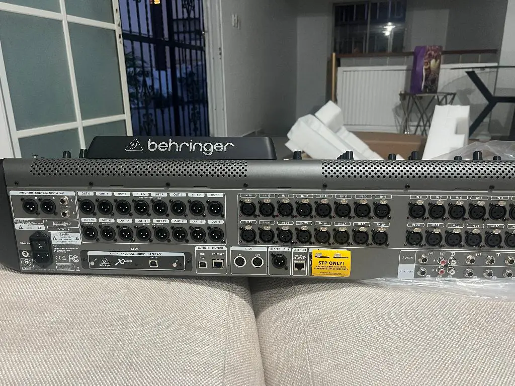 Vendo consola digital BEHRINGER  X 32 Nueva Foto 7279369-4.jpg