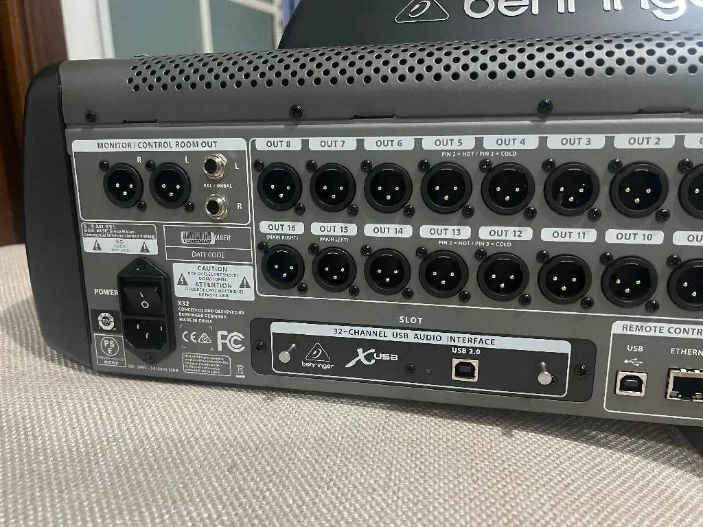 Vendo consola digital BEHRINGER  X 32 Nueva Foto 7279369-6.jpg