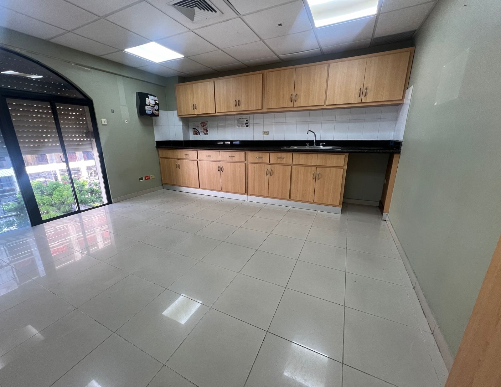 Disponible Local Comercial en Piantini Foto 7279456-3.jpg