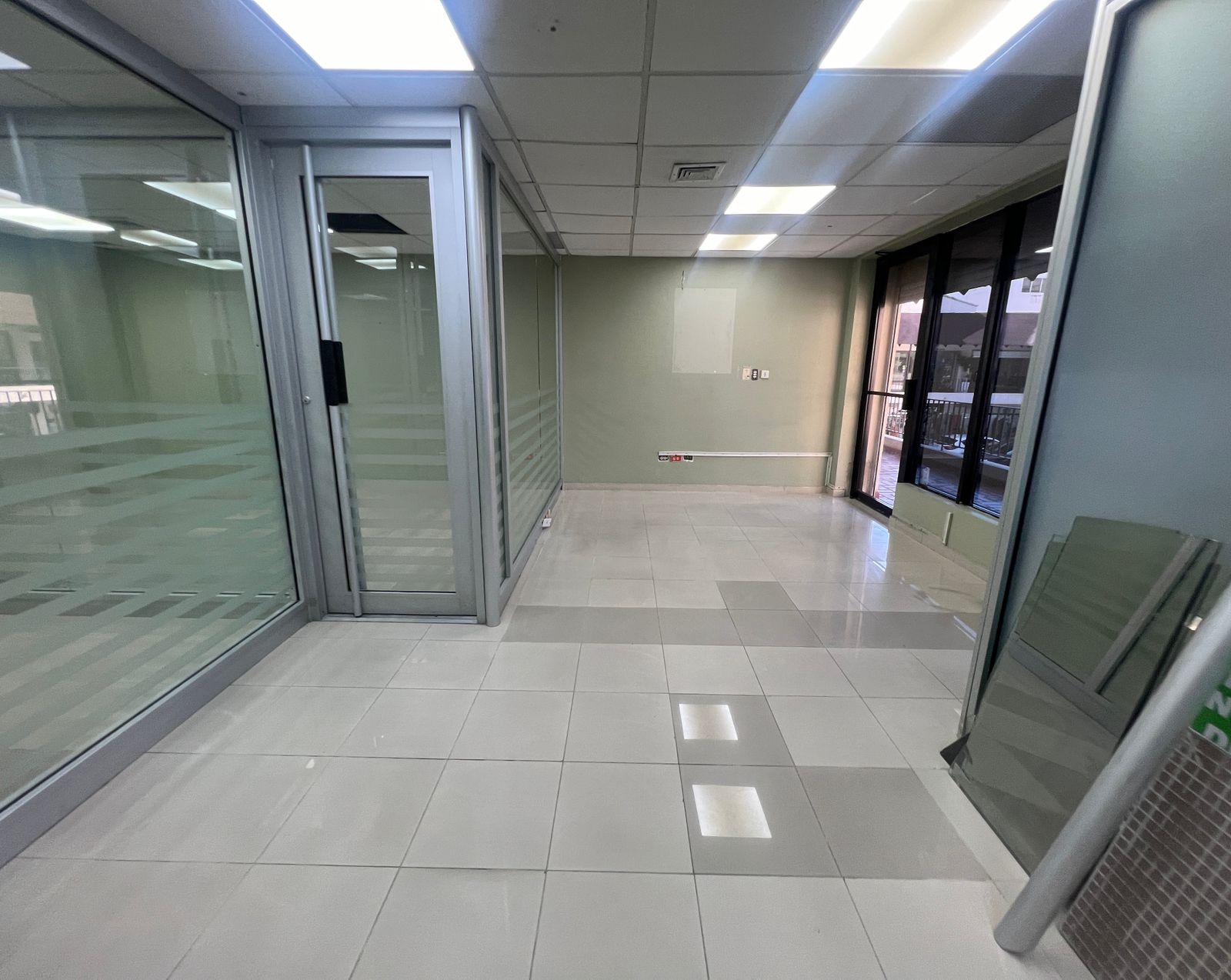 Disponible Local Comercial en Piantini Foto 7279456-6.jpg