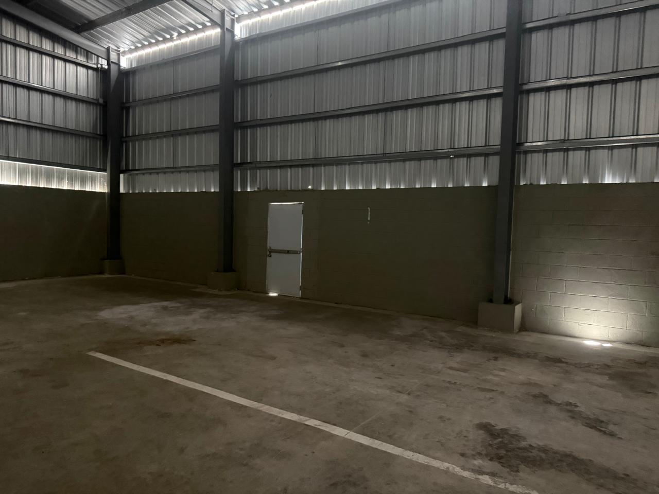 Renta de Nave Industrial en Autopista Duarte Santiago! Foto 7279492-4.jpg