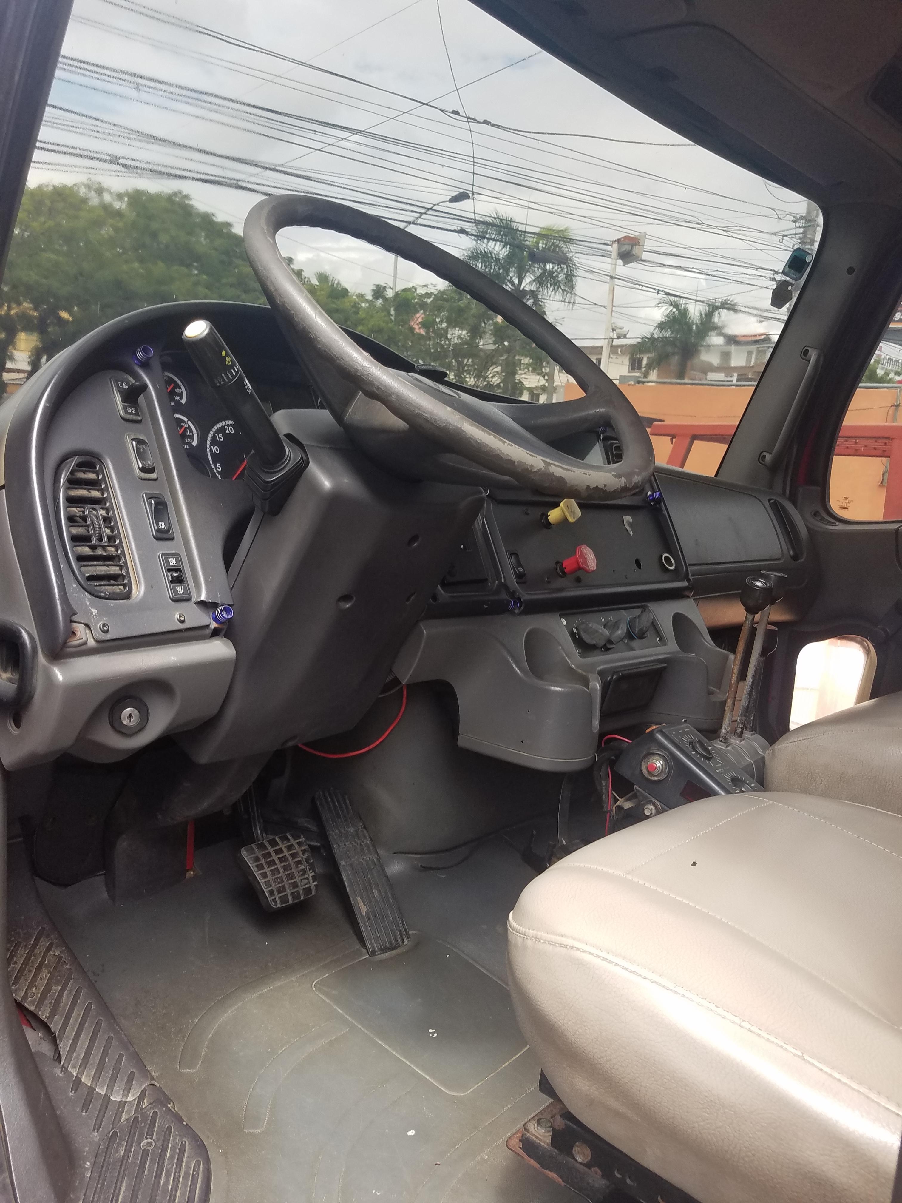 camion volteo freightliner 06 automatico 7 metros Foto 7279794-5.jpg