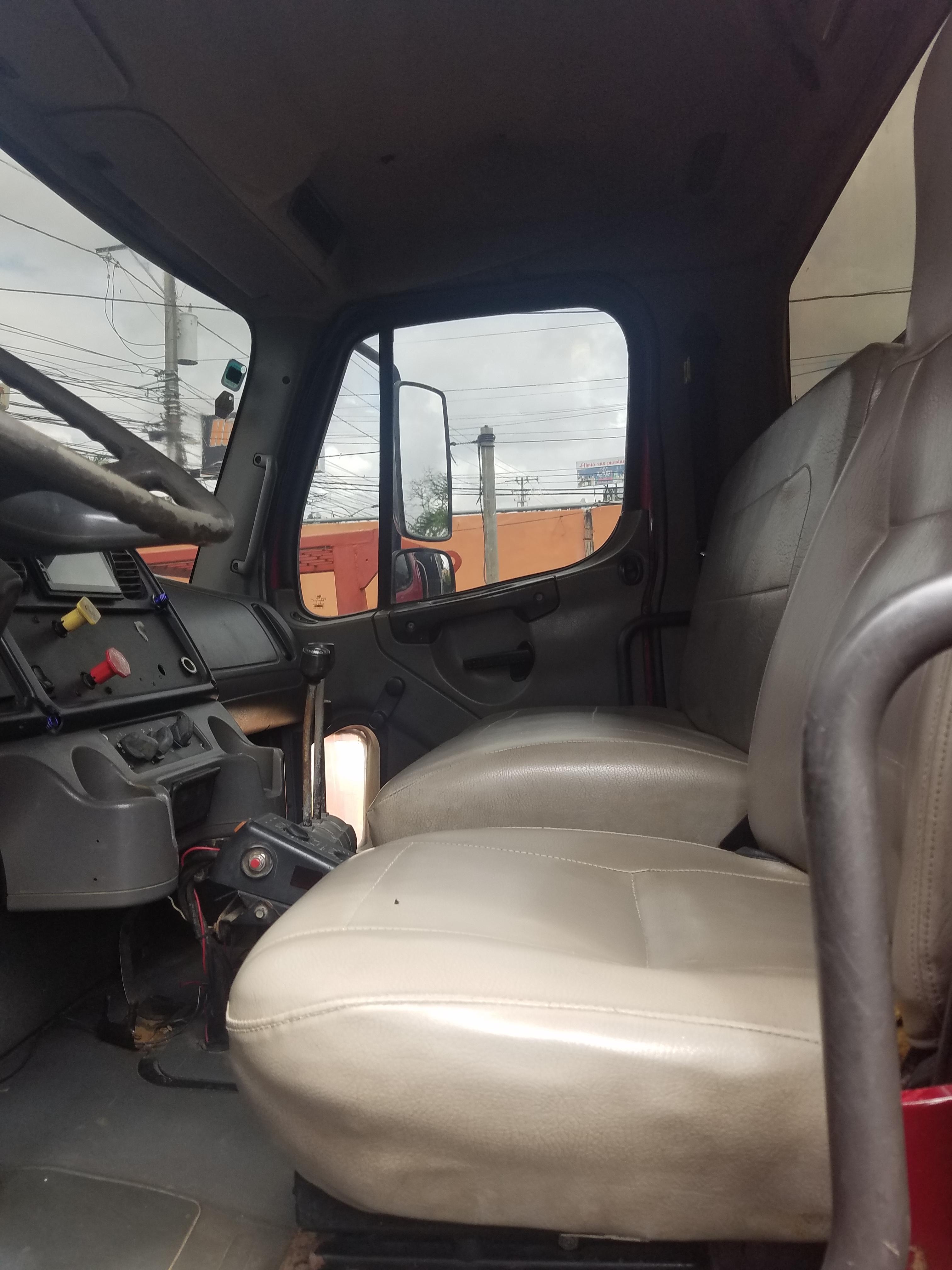 camion volteo freightliner 06 automatico 7 metros Foto 7279794-6.jpg