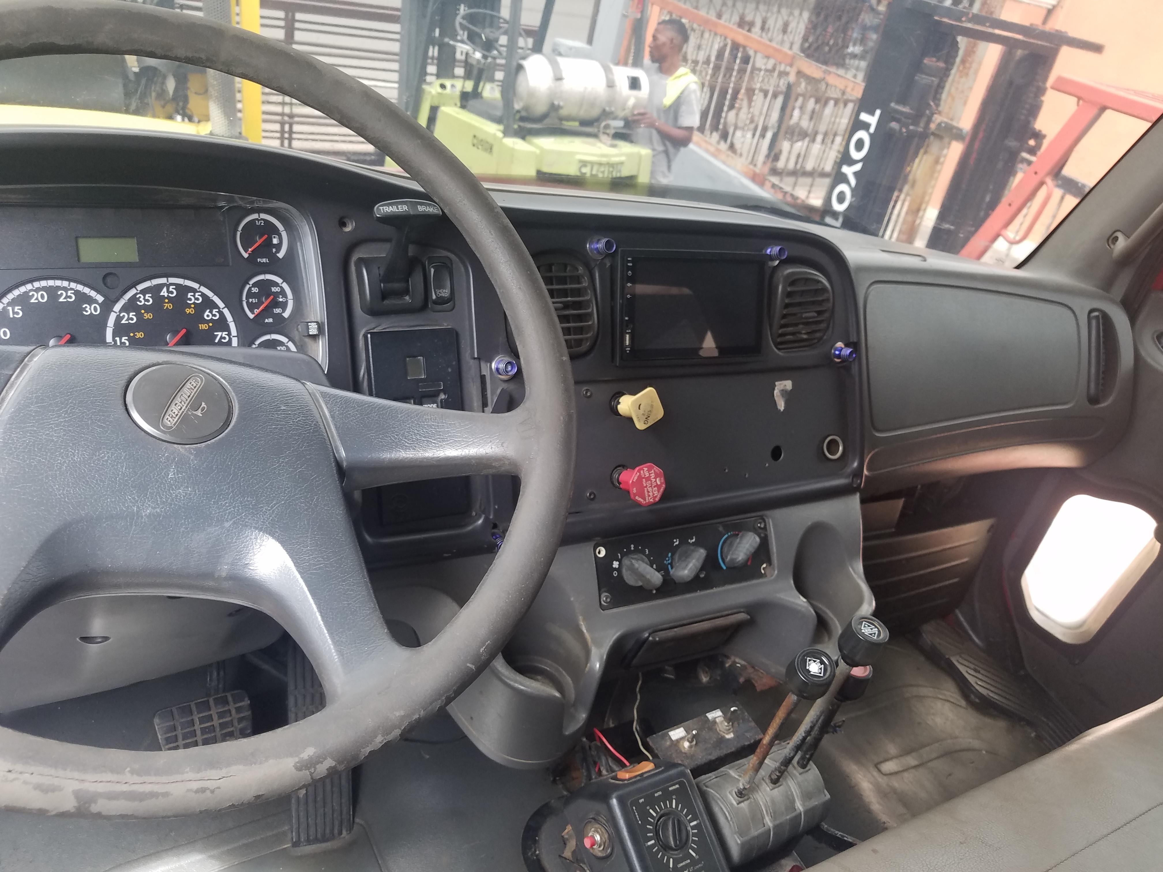 camion volteo freightliner 06 automatico 7 metros Foto 7279794-7.jpg
