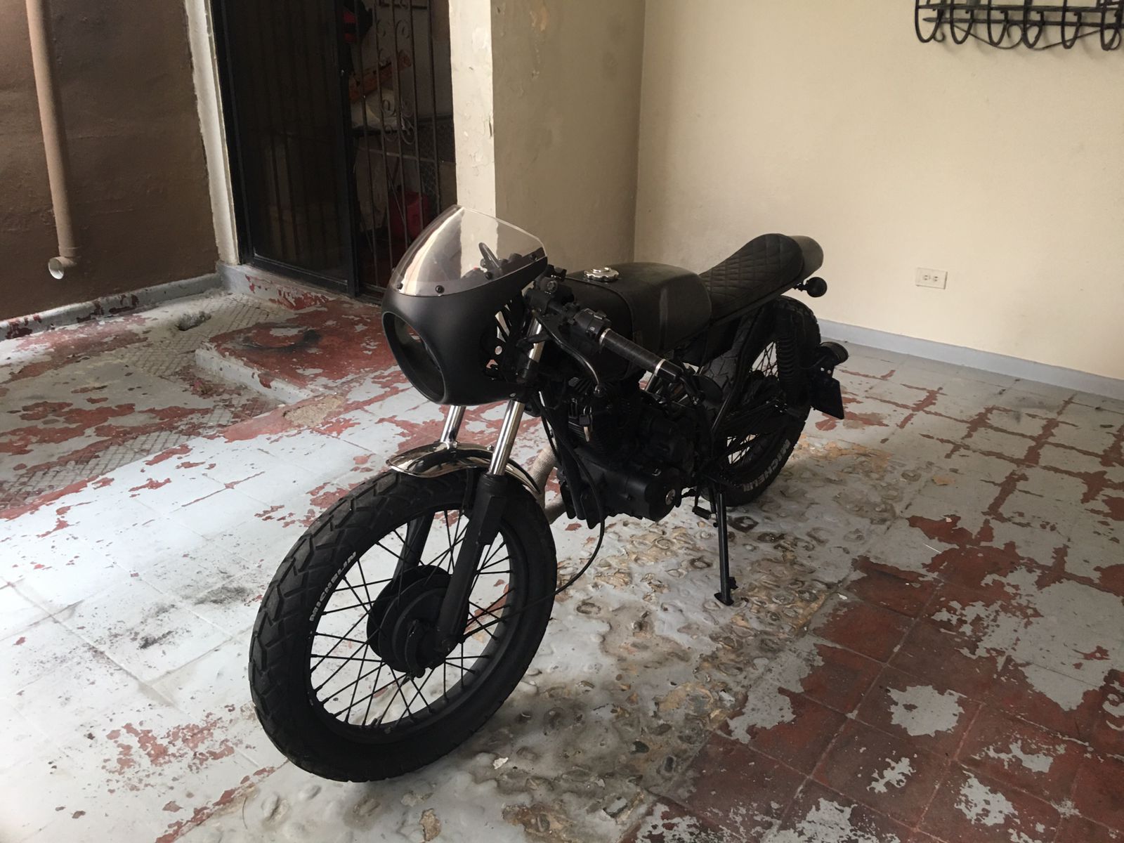 Motocicleta Yamaha Cafe Racer 250cc Foto 7280517-2.jpg