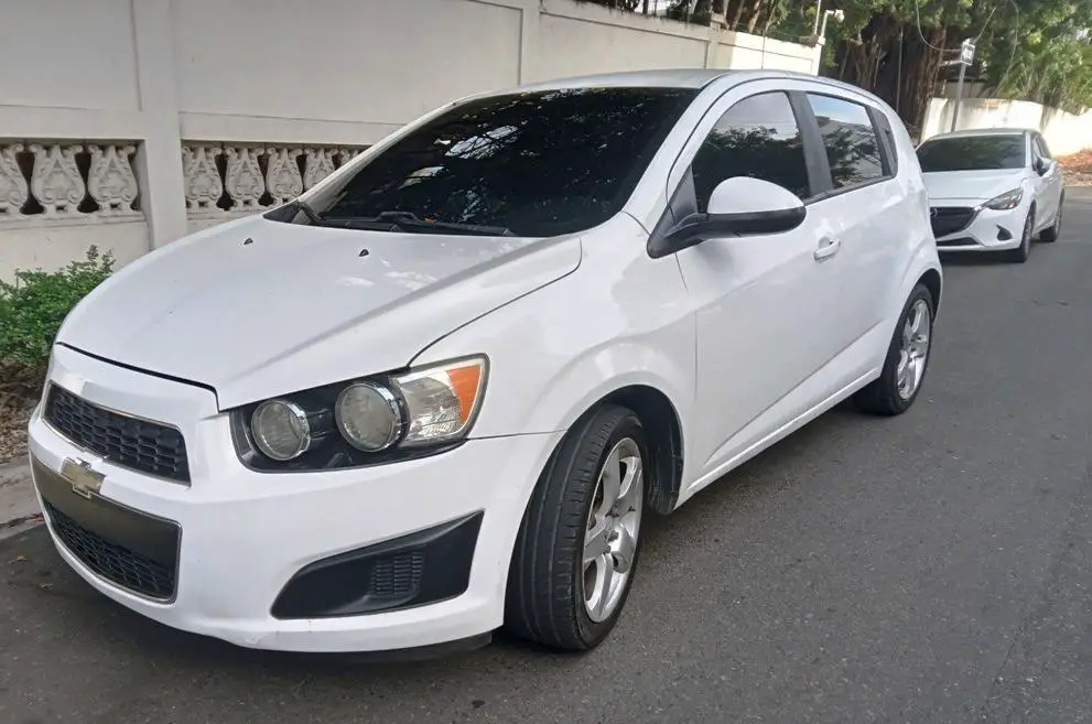 Chevy Sonic LS Hatchback 2015 Manual  Foto 7280518-2.jpg