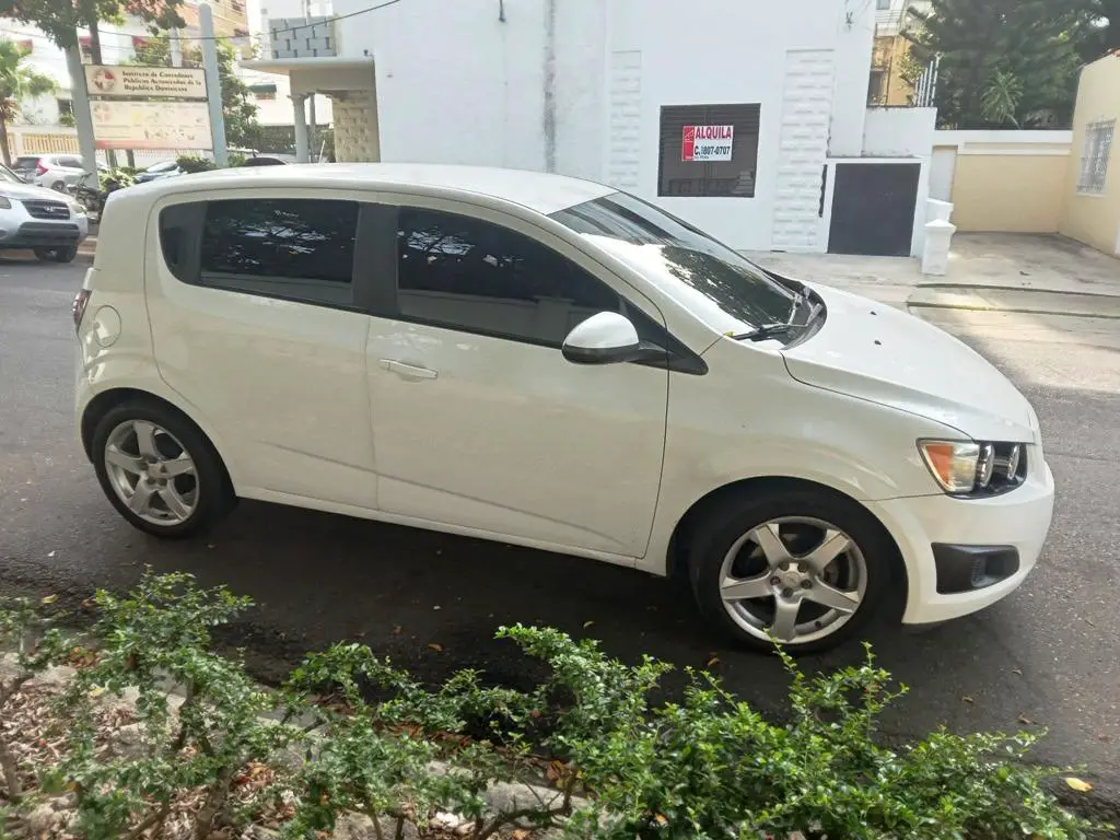 Chevy Sonic LS Hatchback 2015 Manual  Foto 7280518-3.jpg