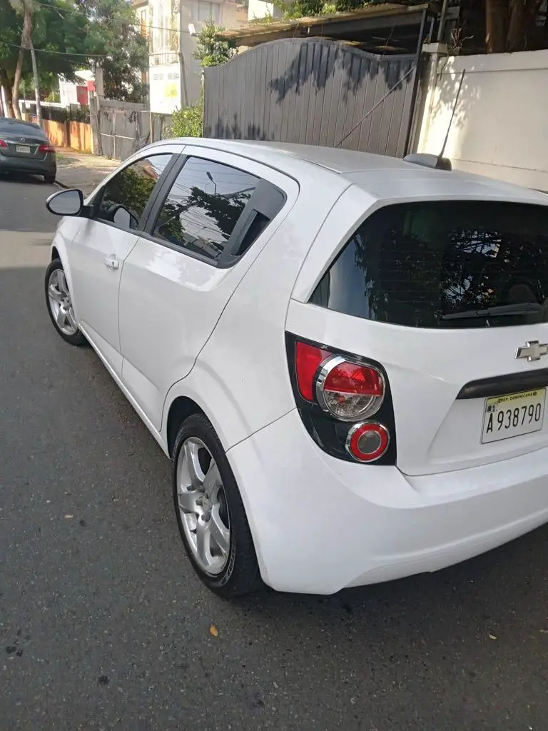 Chevy Sonic LS Hatchback 2015 Manual  Foto 7280518-4.jpg