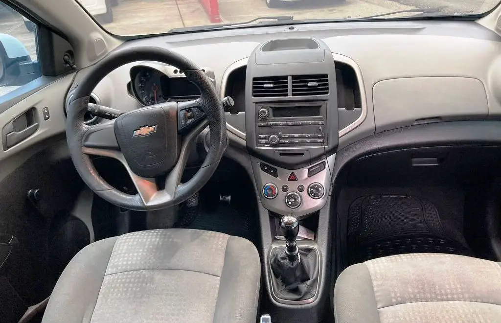 Chevy Sonic LS Hatchback 2015 Manual  Foto 7280518-6.jpg