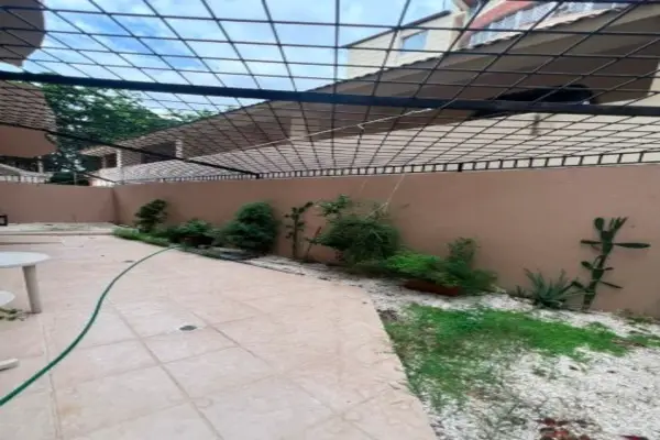 Apartamento en Venta – Primer Nivel con Patio en La Esmeralda Santiago Foto 7280963-10.jpg