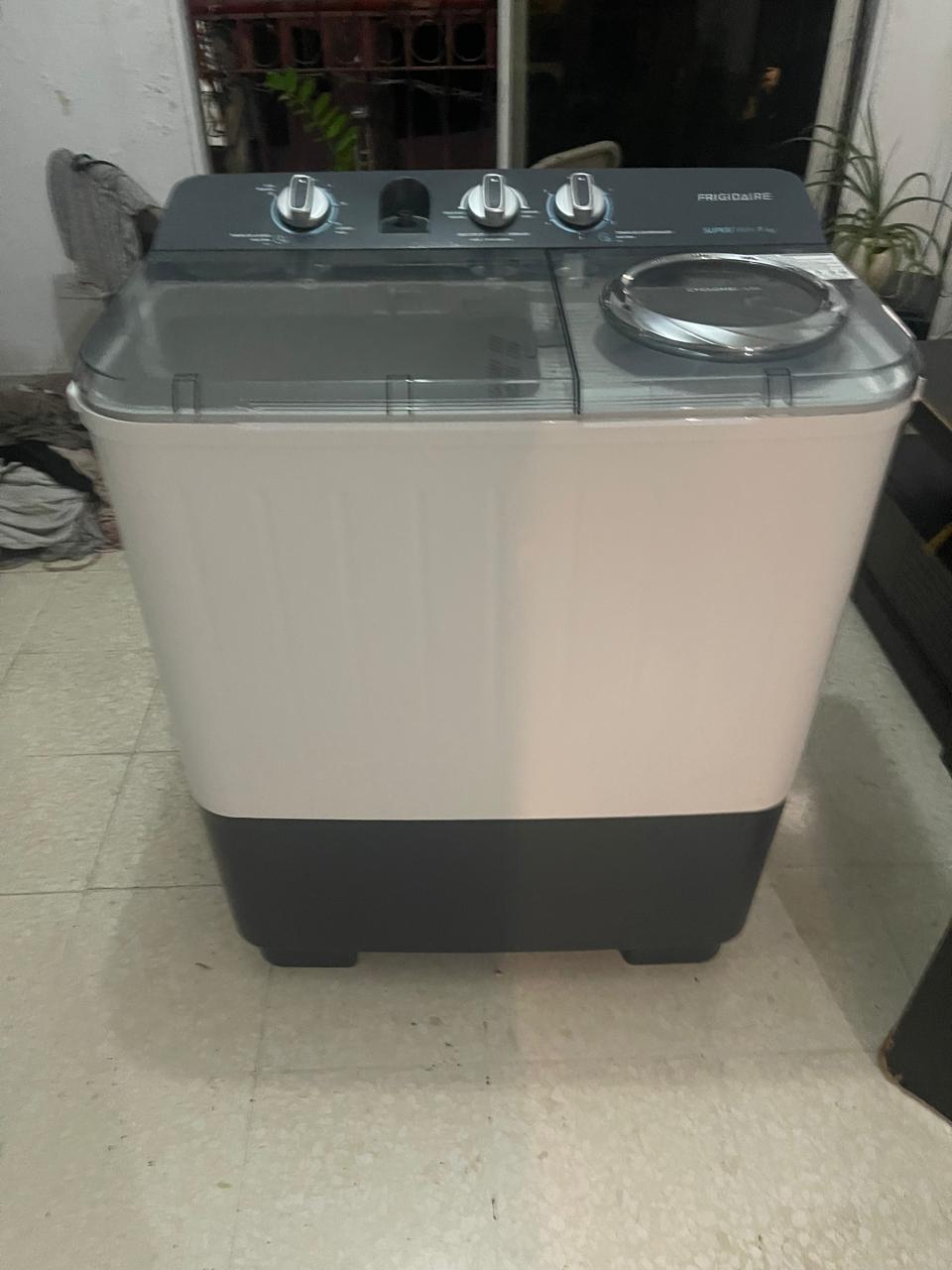 POR MOTIVOS DE VIAJE VENDO LAVADORA COMO NUEVA FRIGIDAIRE SUPER TWIN 9 Foto 7280984-1.jpg