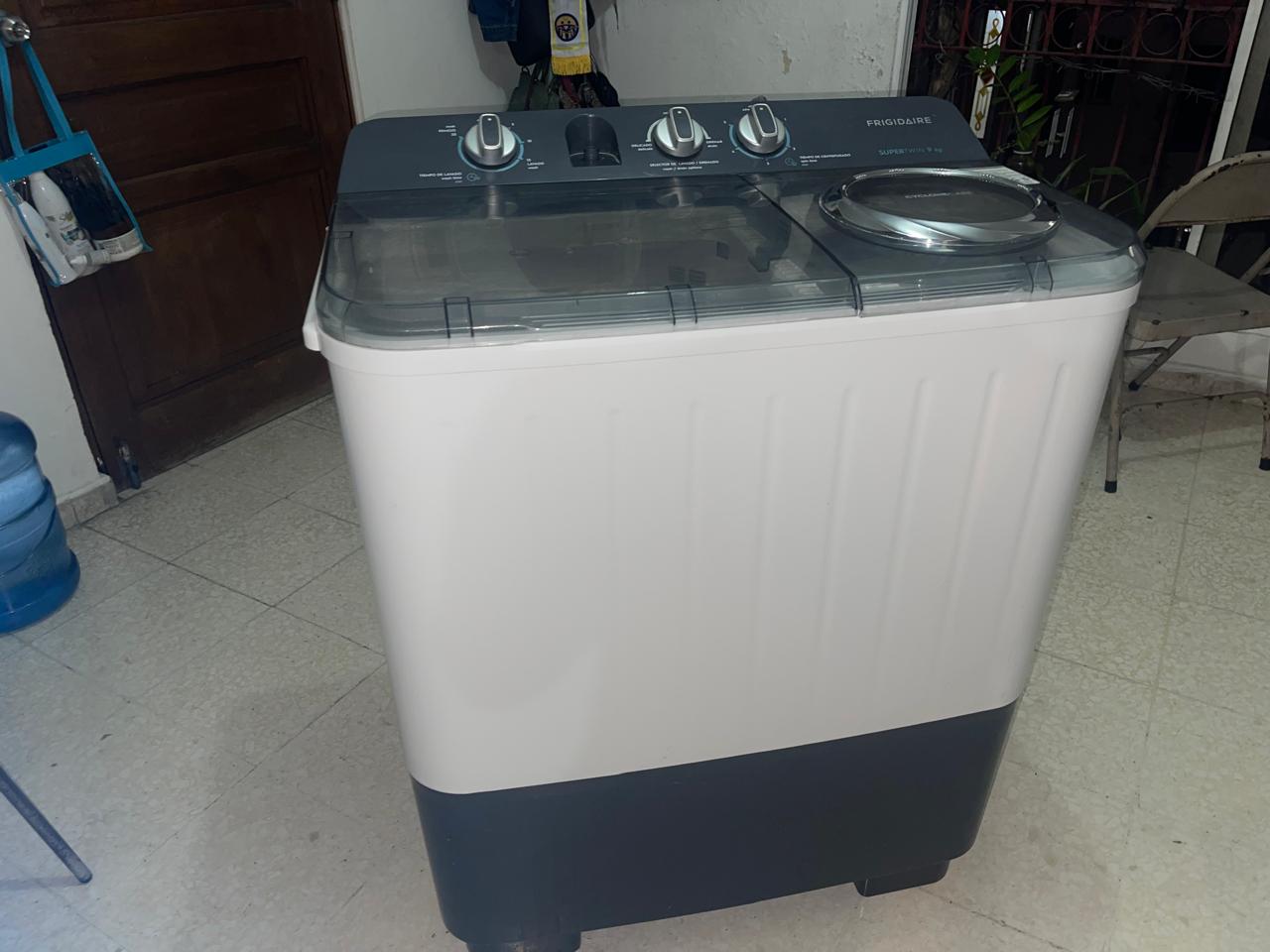 POR MOTIVOS DE VIAJE VENDO LAVADORA COMO NUEVA FRIGIDAIRE SUPER TWIN 9 Foto 7280984-14.jpg