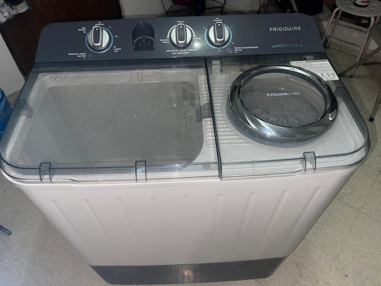 POR MOTIVOS DE VIAJE VENDO LAVADORA COMO NUEVA FRIGIDAIRE SUPER TWIN 9 Foto 7280984-15.jpg