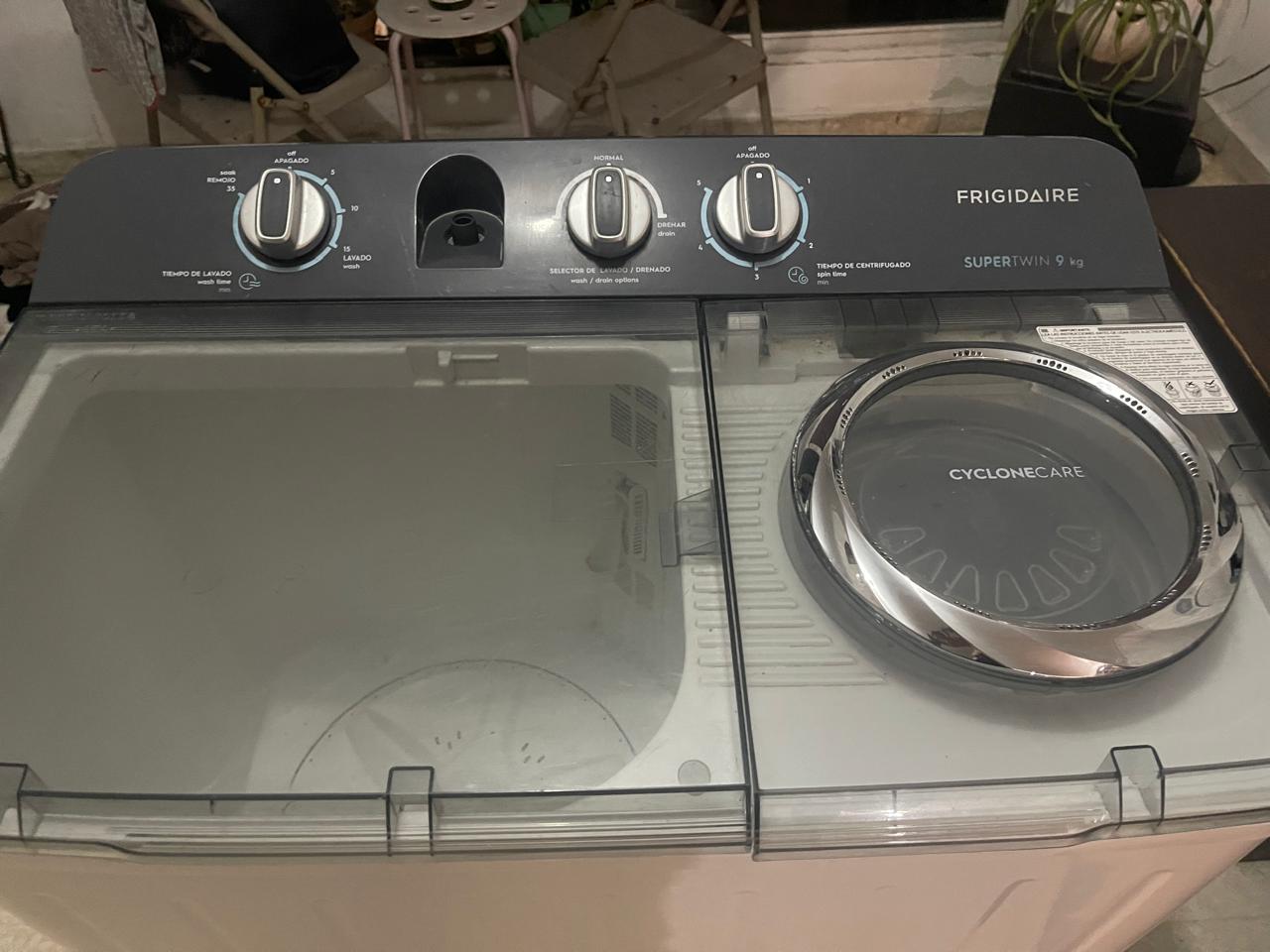 POR MOTIVOS DE VIAJE VENDO LAVADORA COMO NUEVA FRIGIDAIRE SUPER TWIN 9 Foto 7280984-3.jpg
