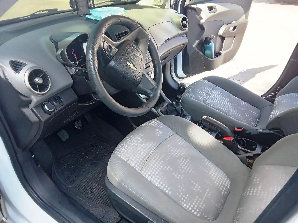 Chevy Sonic LS Hatchback 2015 Manual  Foto 7281353-9.jpg