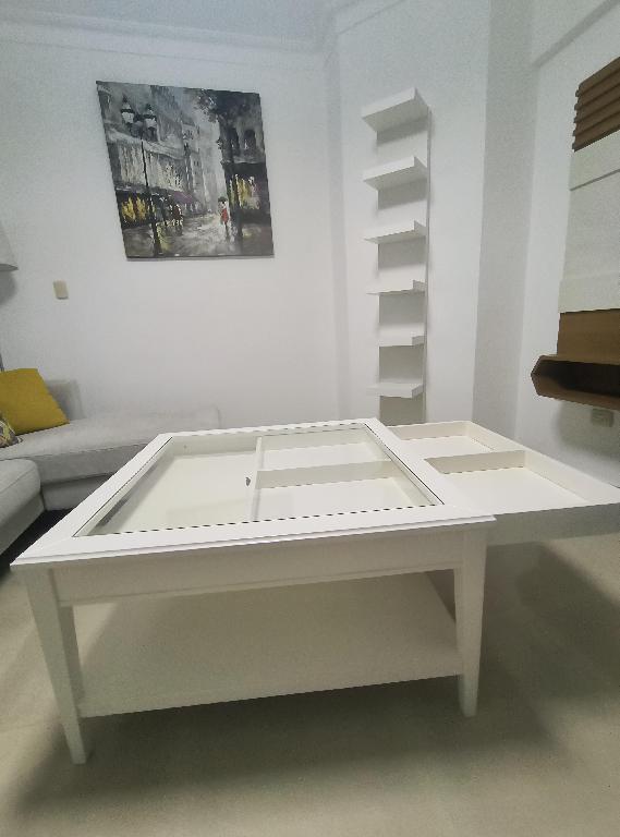 Mesa de centro color blanco  con gavetas y cristal. Foto 7281510-1.jpg