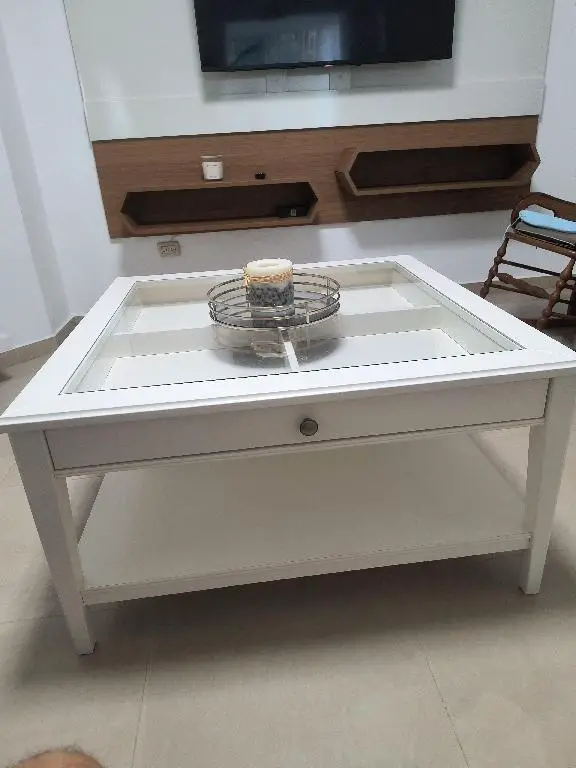 Mesa de centro color blanco  con gavetas y cristal. Foto 7281510-2.jpg