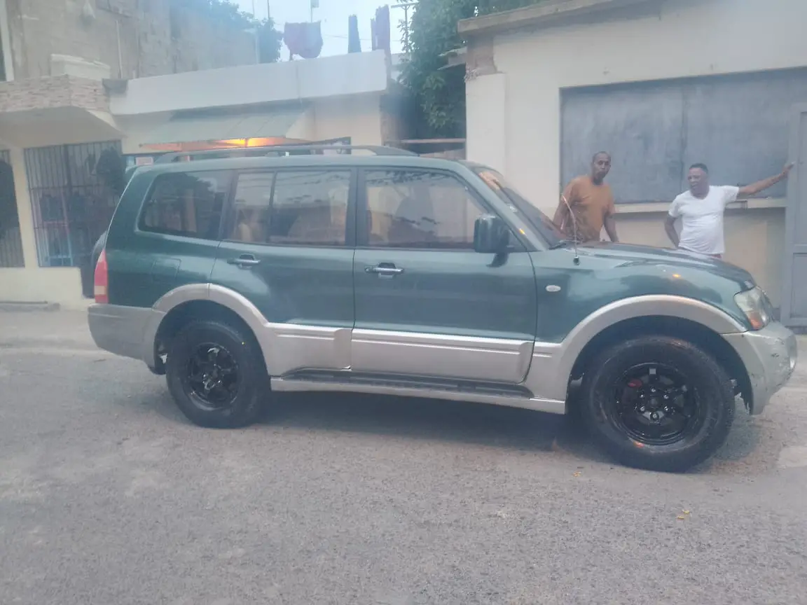 Mitsubishi  2003 Tres filas  LIMITED  Diesel   345000  La Romana Foto 7282001-4.jpg