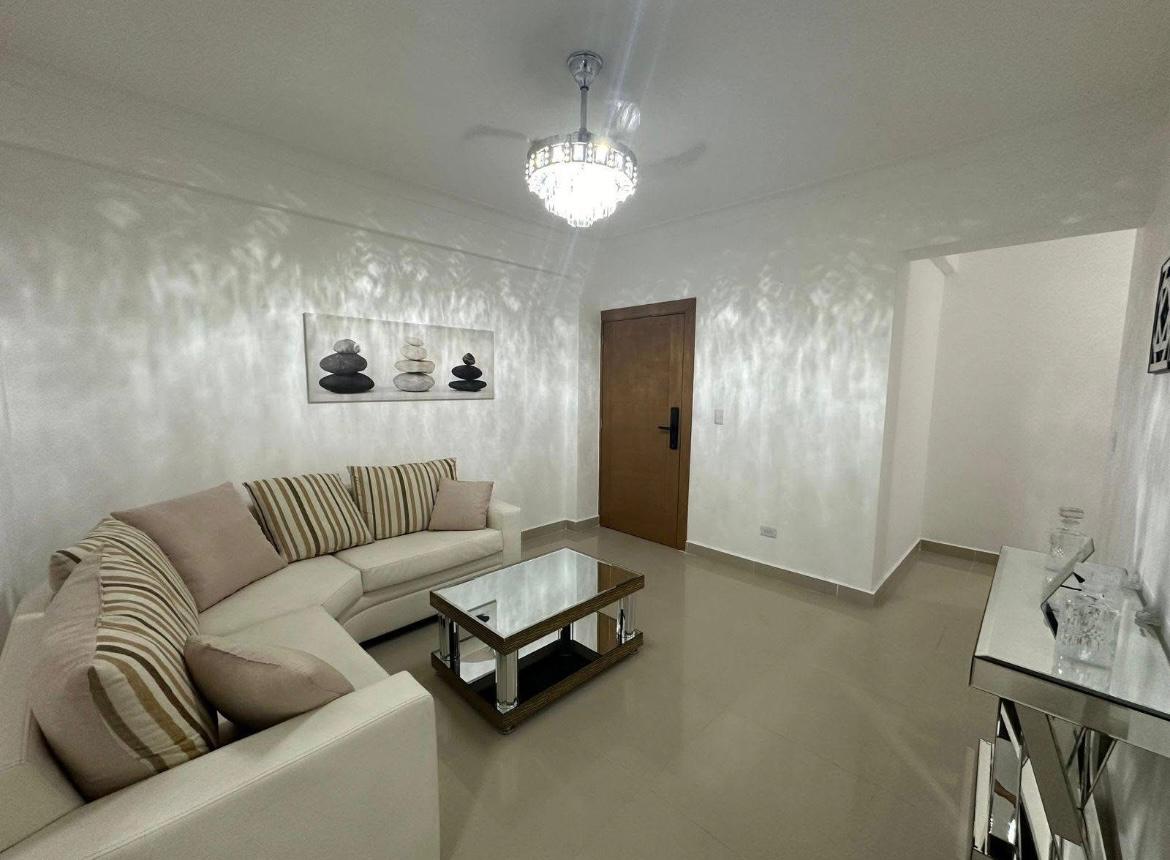 Apartamento con Amplia Terraza en Independencia Cerca del Malecón – 3 Foto 7283861-3.jpg
