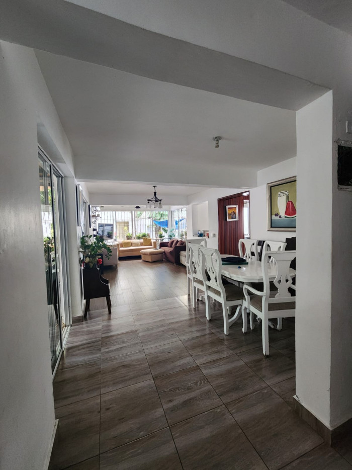 Casa en Venta 2 Niveles en la Av. Independecia  Foto 7284613-3.jpg