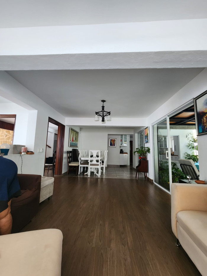 Casa en Venta 2 Niveles en la Av. Independecia  Foto 7284613-9.jpg