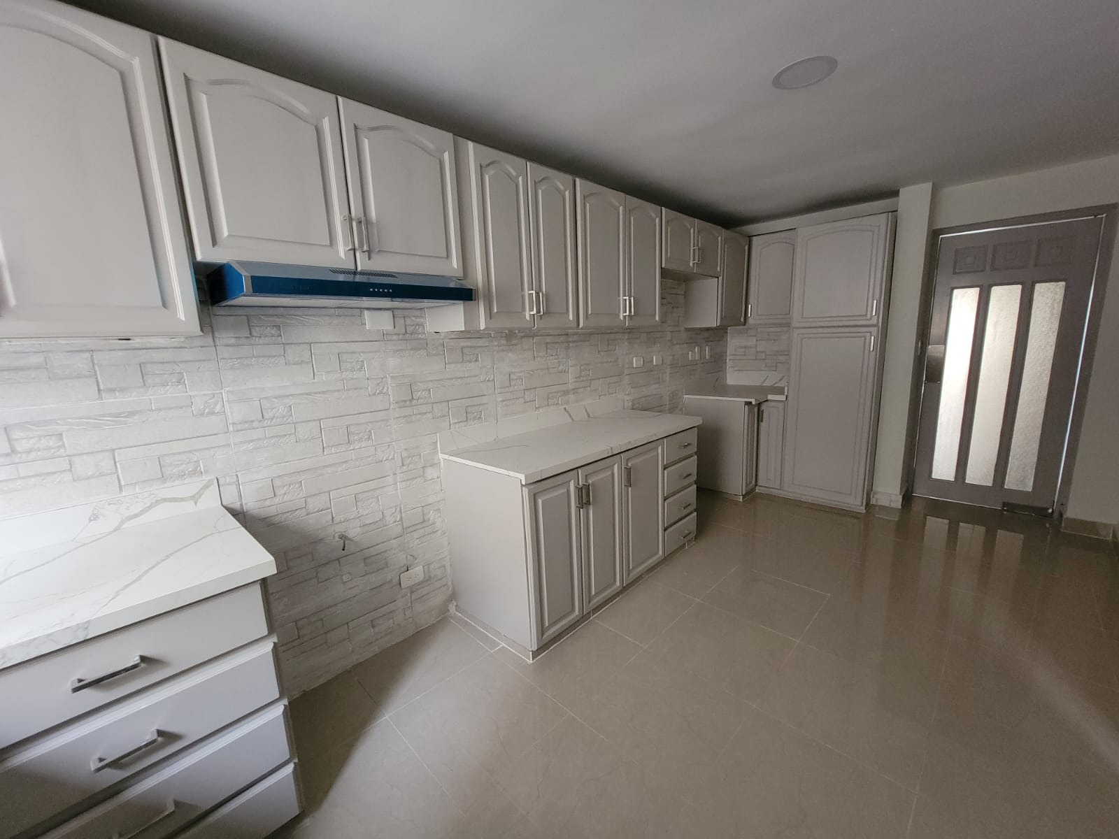 VENDO EXCELENTE APART EN EL EXCLUSIVO SECTOR LOS CACICAZGOS D.N. Foto 7285318-2.jpg