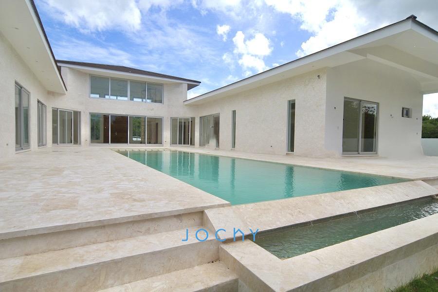 Jochy Real Estate vende villa en Casa de Campo La Romana R.D Foto 7285454-1.jpg