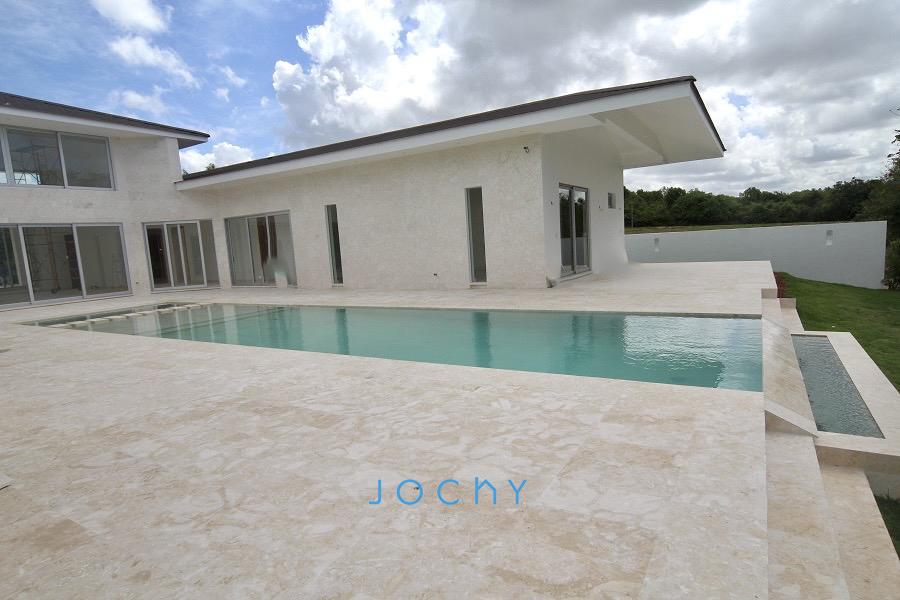 Jochy Real Estate vende villa en Casa de Campo La Romana R.D Foto 7285454-13.jpg