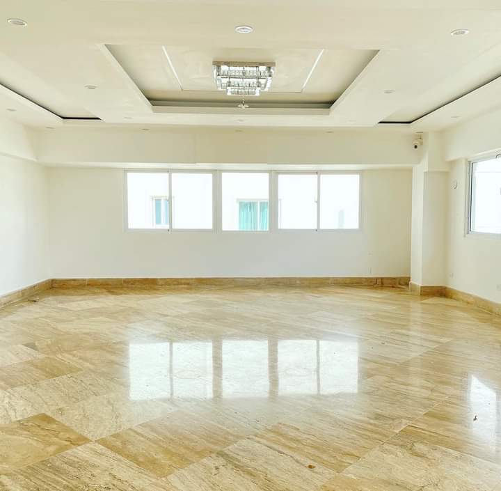 Apartamento de 4 Habitaciones en Venta en la Urbanización Real.  Foto 7285907-3.jpg
