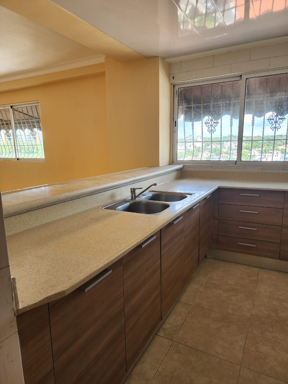 SE VENDE AMPLIO APARTAMENTO a TIPO PH  CON VISTA AL MAR EN AVENIDA IND Foto 7288102-10.jpg