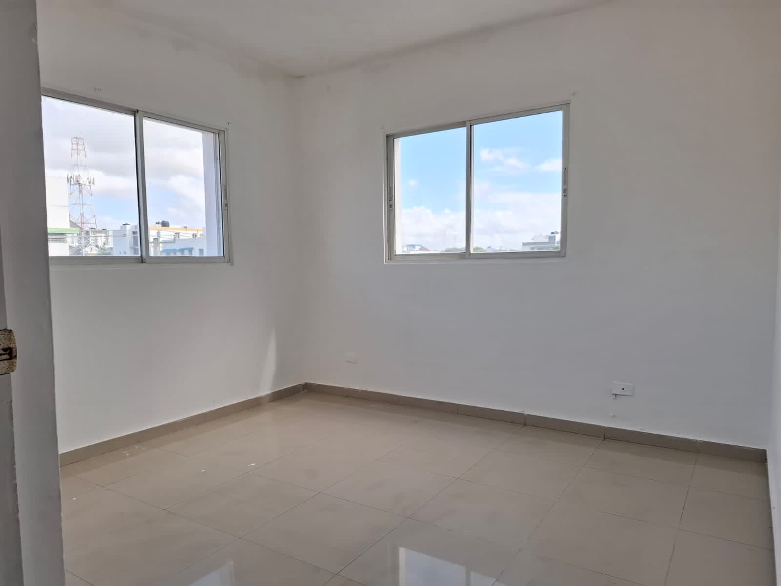 SE VENDE AMPLIO APARTAMENTO a TIPO PH  CON VISTA AL MAR EN AVENIDA IND Foto 7288102-2.jpg