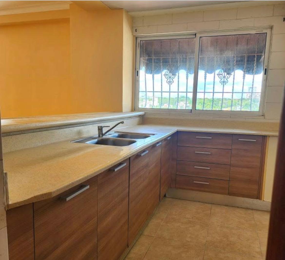 SE VENDE AMPLIO APARTAMENTO a TIPO PH  CON VISTA AL MAR EN AVENIDA IND Foto 7288102-6.jpg