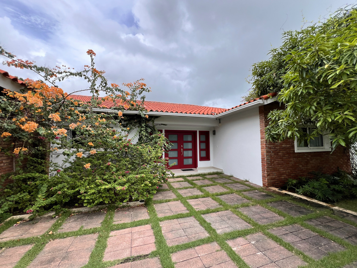 Villa Clásica  muy Amplia y excelentes condiciones de 1 Nivel con Vist Foto 7288159-9.jpg