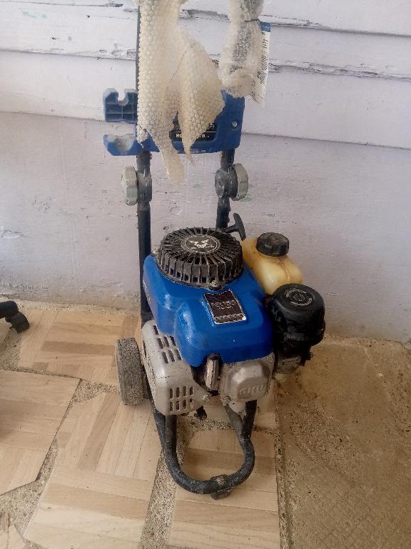 vendo hidro lavadora 5500 la vendo ese precio le farta una retenedora  Foto 7288329-1.jpg