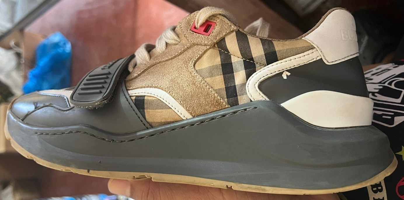 Tenis Burberry Size 6 de Mujer Usado como nuevo Foto 7289046-3.jpg