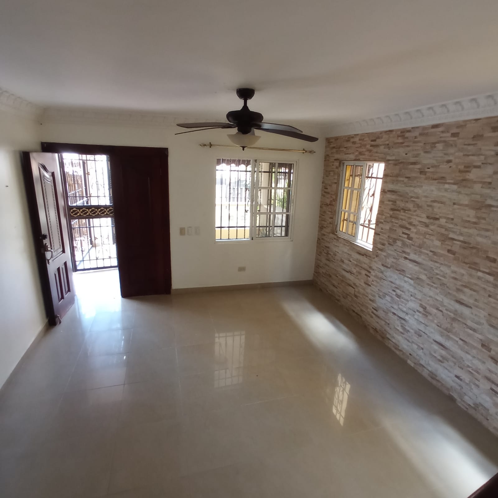 Casa en venta de 3 niveles en la Zona Oriental S.D.E. Foto 7289331-1.jpg