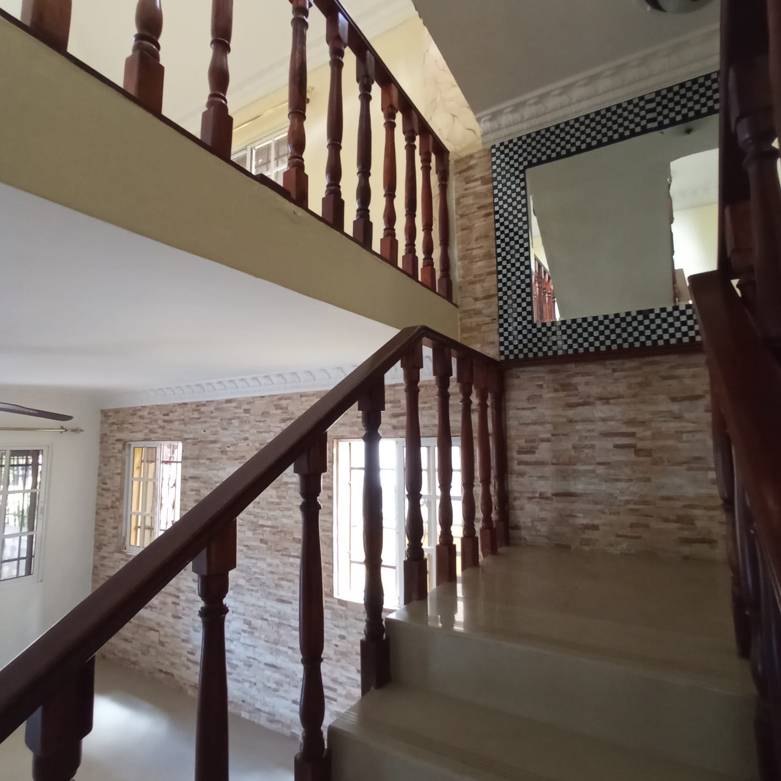 Casa en venta de 3 niveles en la Zona Oriental S.D.E. Foto 7289331-2.jpg