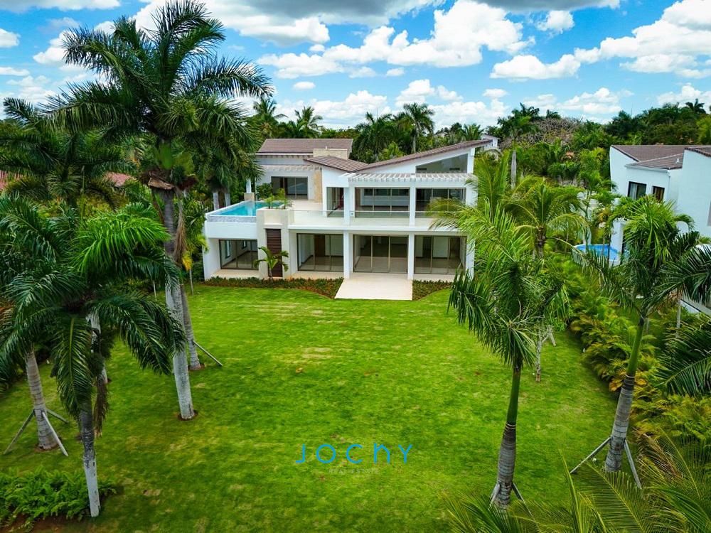 Jochy Real Estate vende villa en Casa de Campo La Romana R.D Foto 7289400-13.jpg