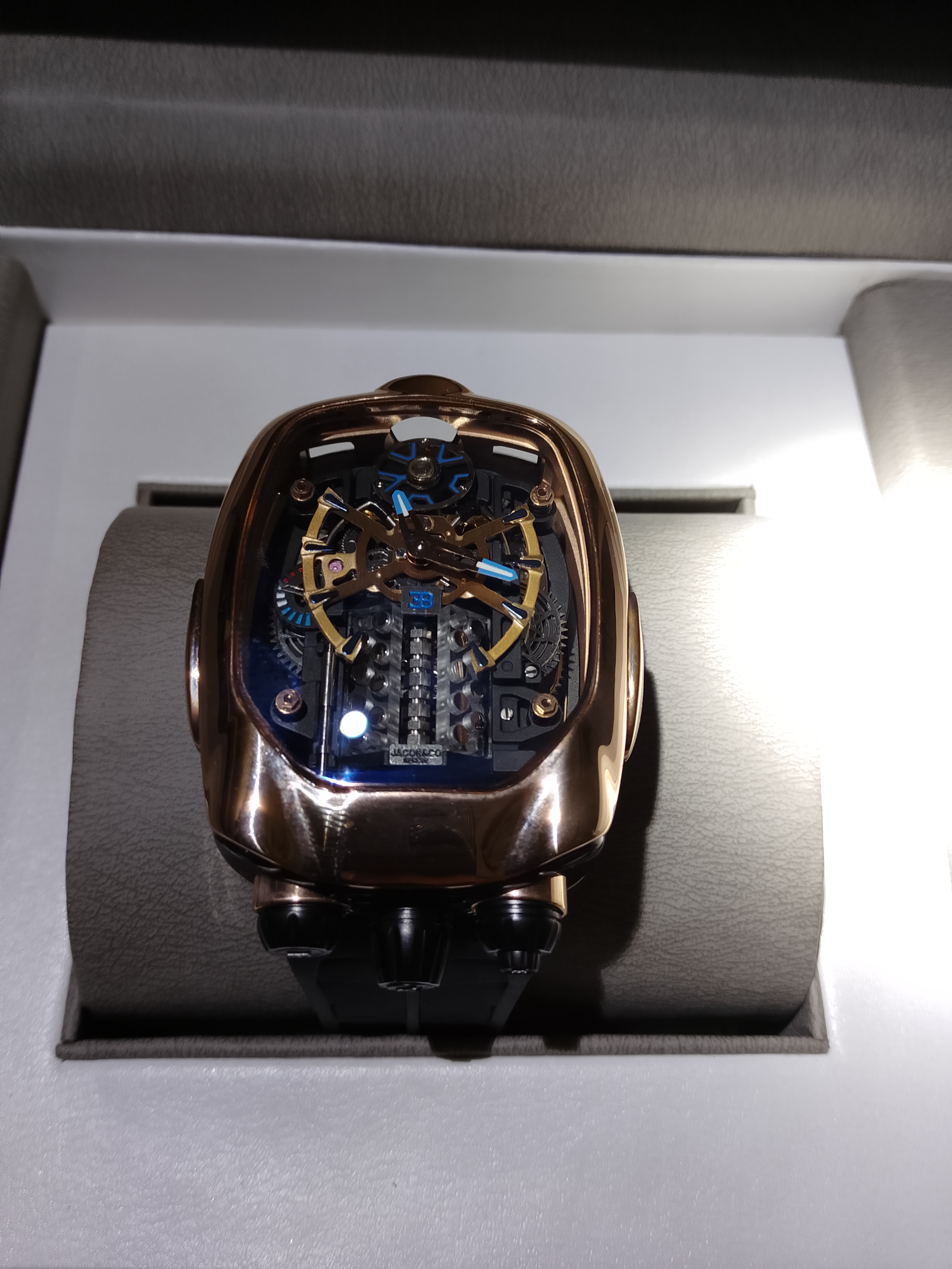 Reloj Bugatti Tourbillion  Foto 7290169-2.jpg