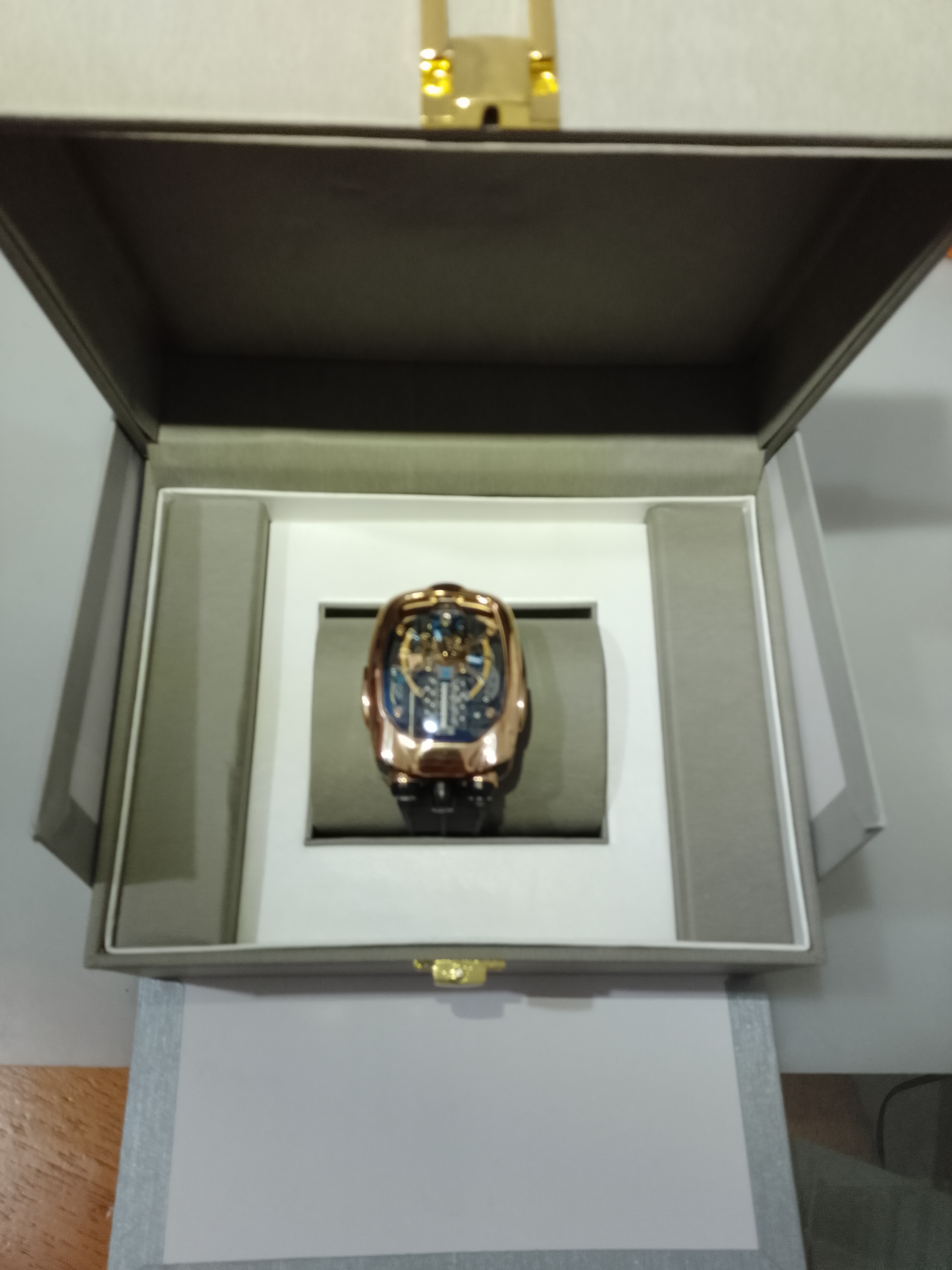 Reloj Bugatti Tourbillion  Foto 7290169-7.jpg