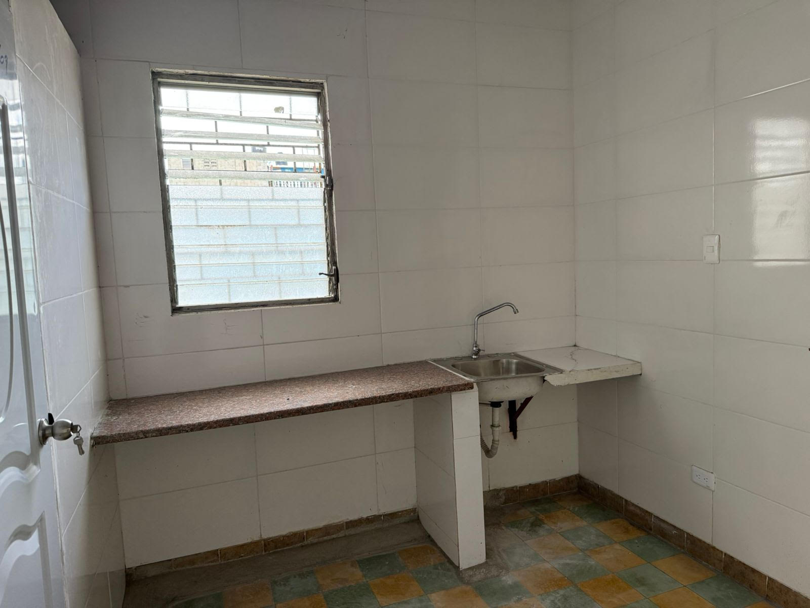 Tres Apartamentos en venta en el Barrio Chino uno de dos habitaciones  Foto 7290279-5.jpg