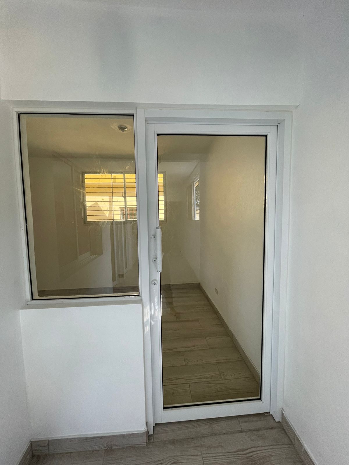 Dos locales para oficina en Los Restauradores uno de 12 m2 y otro de 1 Foto 7290780-2.jpg