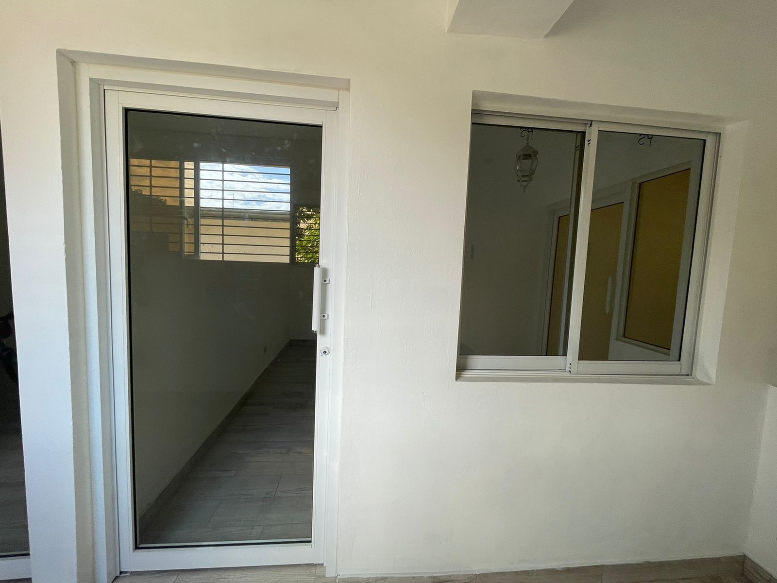 Dos locales para oficina en Los Restauradores uno de 12 m2 y otro de 1 Foto 7290780-3.jpg
