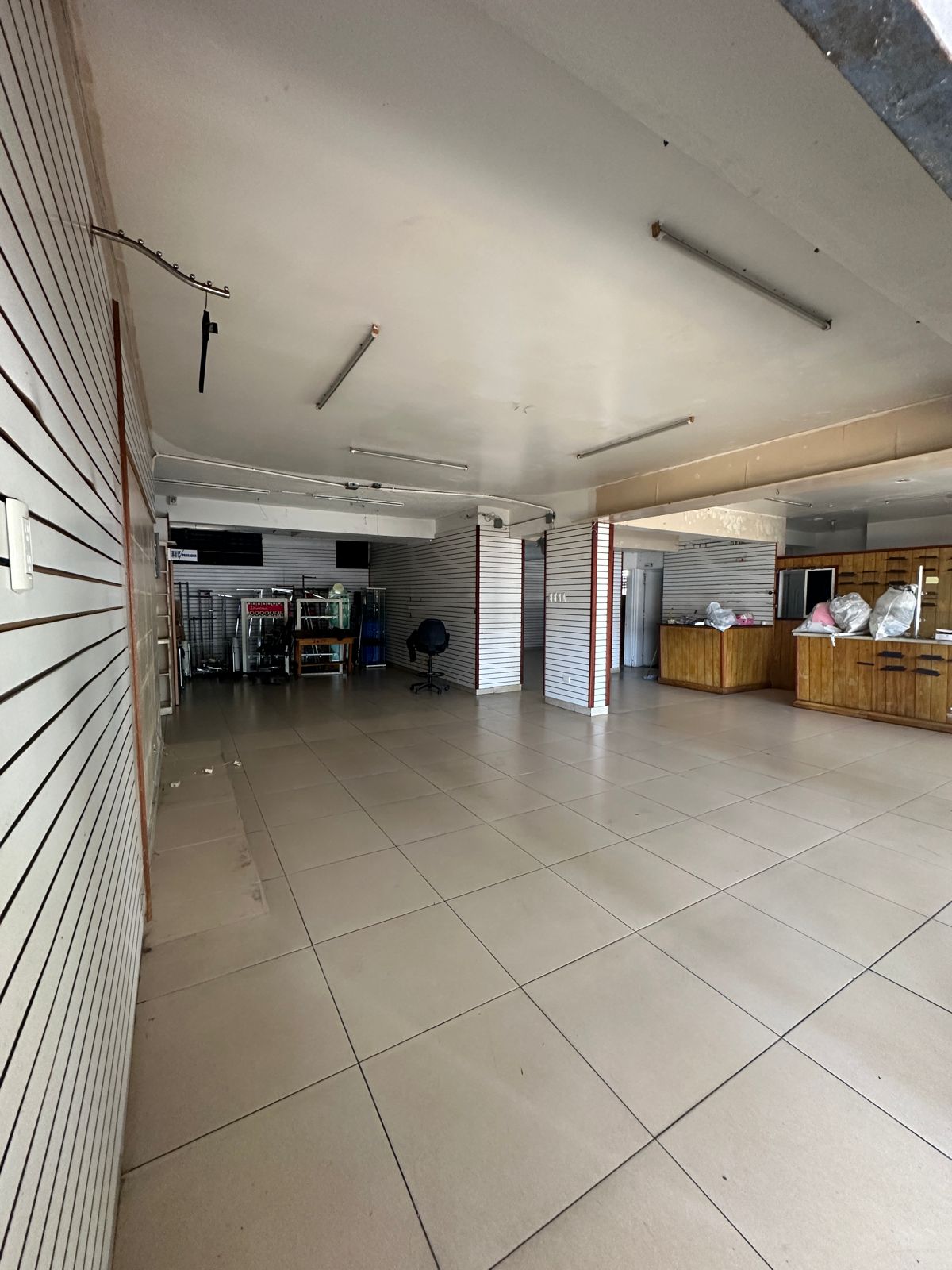 Local Comercial en Alquiler y Venta – Gazcue Plaza Independencia Foto 7290847-6.jpg