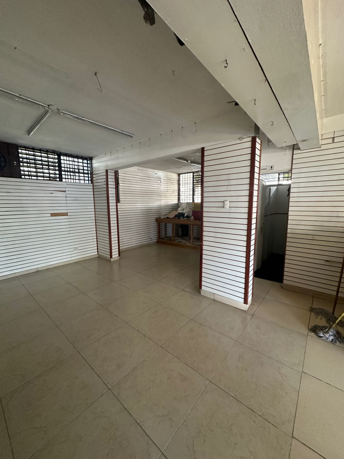 Local Comercial en Alquiler y Venta – Gazcue Plaza Independencia Foto 7290847-8.jpg